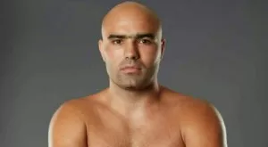 {{ otherArticle[0].article.title }}