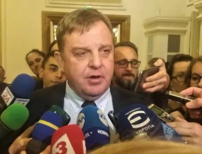Каракачанов: Не мисля, че скандалът с апартаментите ще разклати властта