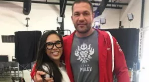 Разследват Кубрат Пулев за целувката