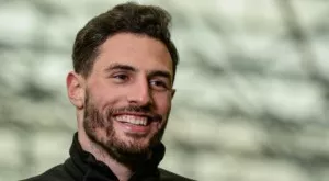 СНИМКА: Съперник спаси от смъртта звезда на Швейцария на терена