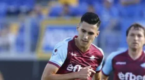 {{ otherArticle[0].article.title }}