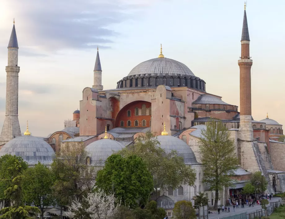 Близо 15 милиона чужди туристи са посетили Истанбул през 2022 г.