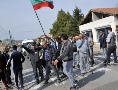 Жители на хасковско село затвориха пътя за Маказа