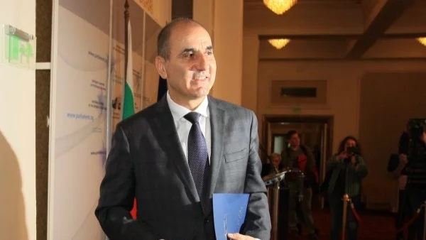 Даваш ли даваш, балканджи Цецо, тази оставка на таз държава?