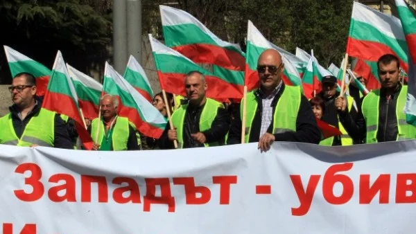 Българските превозвачи ще горят ТИР в протест срещу пакет "Мобилност 1"