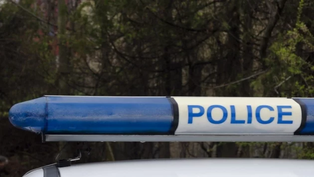 Кола излетя от пътя в Смолян и се заби в двора на къща