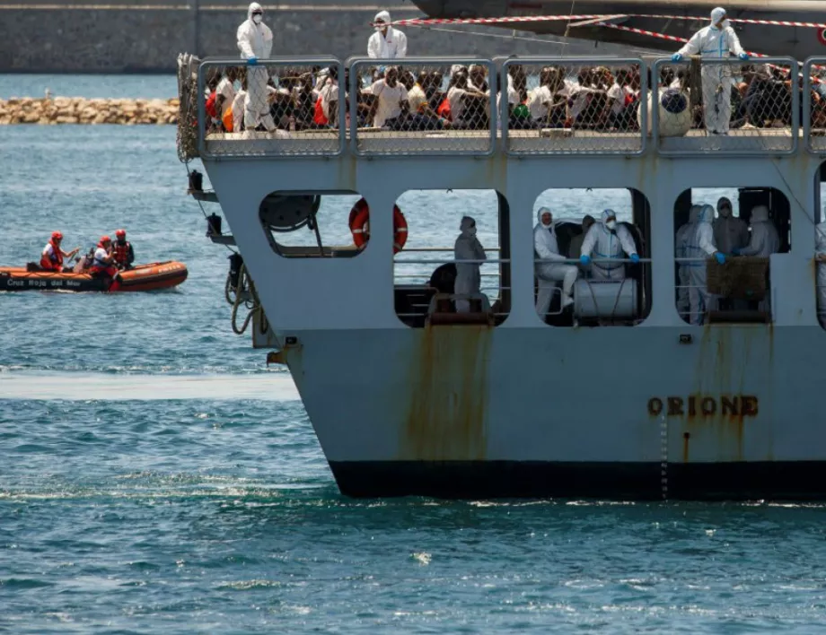 Италия затвори границите си за поредния кораб с мигранти 