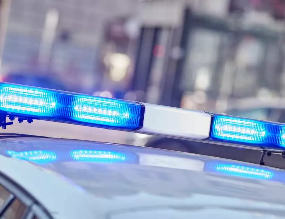 Пиян купонджия в Червен бряг скочи на полицай с вила и бе прострелян