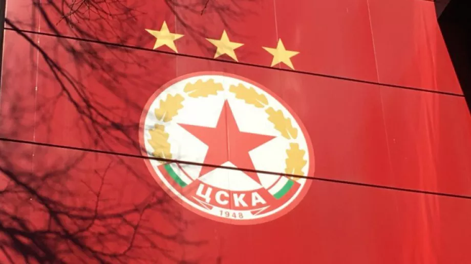 Екшън след мач на юношеския ЦСКА: Фенове обстрелват автобуса им с камъни