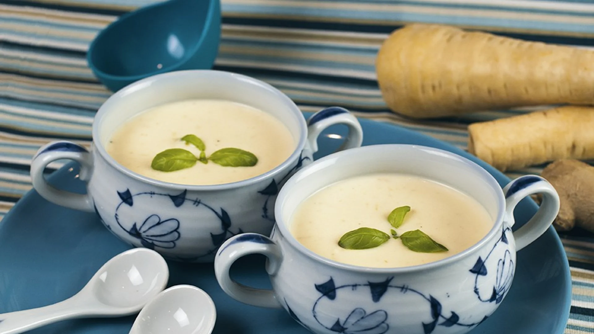 Кашкавалена КРЕМ супа със сметана: Опитайте нещо ново!