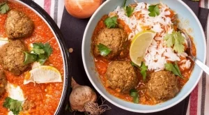 Кюфтенца от леща с къри сос 