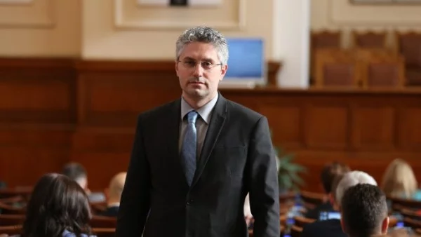 Станислав Стоянов заема мястото на Цветанов в парламента
