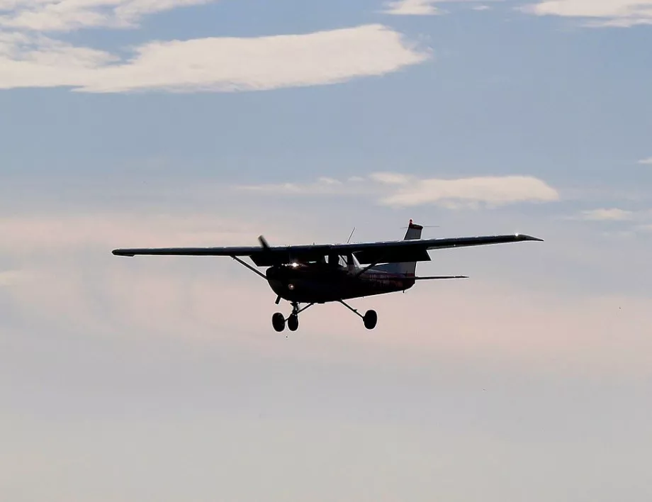 В Папуа Нова Гвинея отвлякоха самолет, за да го ограбят