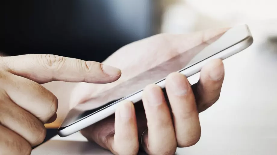 Мъж открадна телефон, но това, което откри вътре го изненада