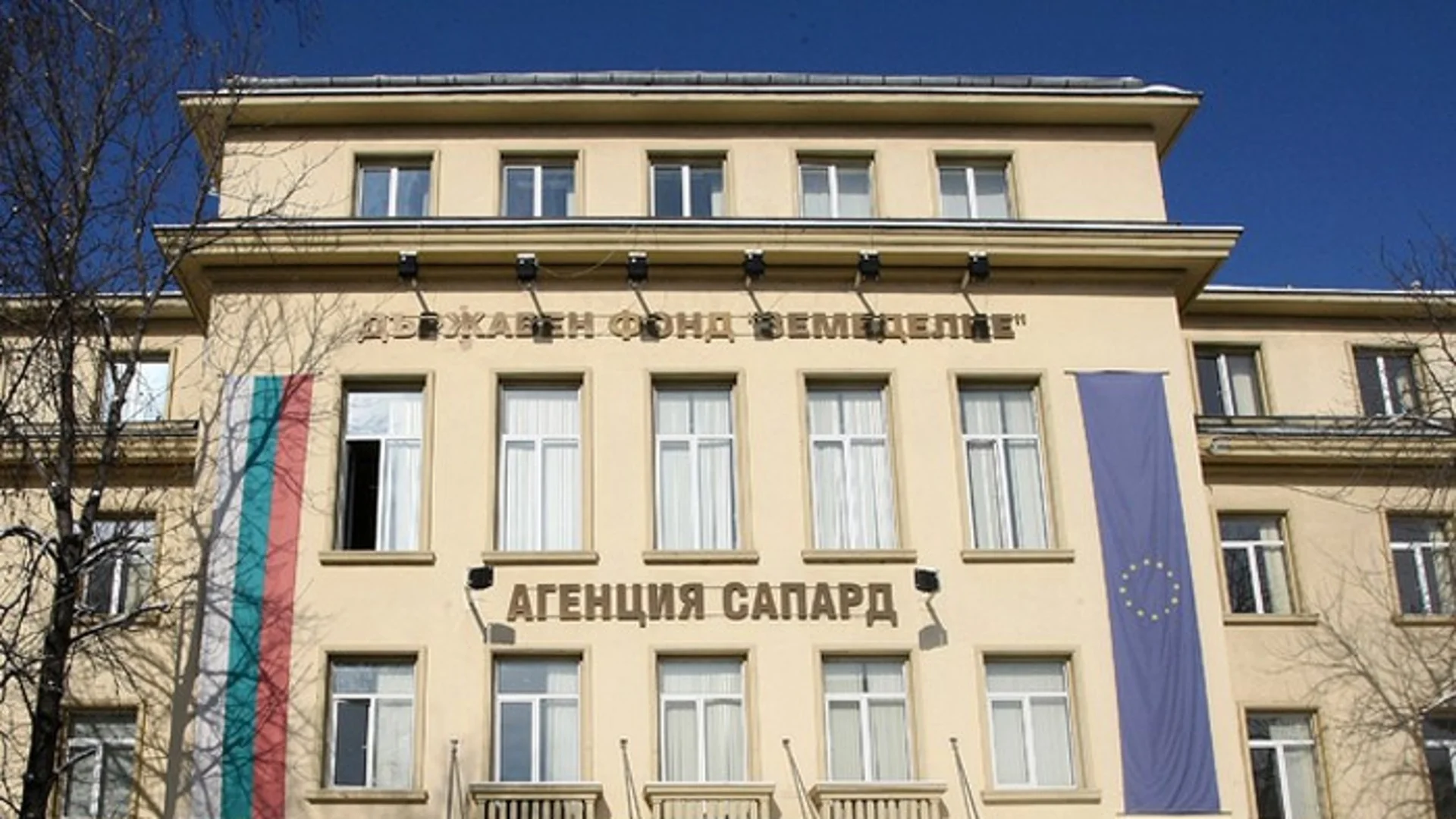„Къде са парите ни?“: Четири фирми, доставяли безплатни плод и мляко, в битка с Фонд "Земеделие"