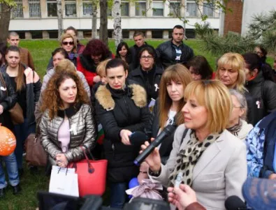 Мая Манолова подкрепи протеста на медицинските сестри от врачанската болница