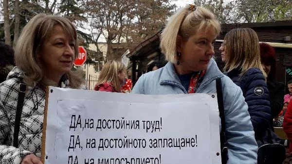 Медицински сестри в Сливен: Подценени сме и трудът ни е незаплатен