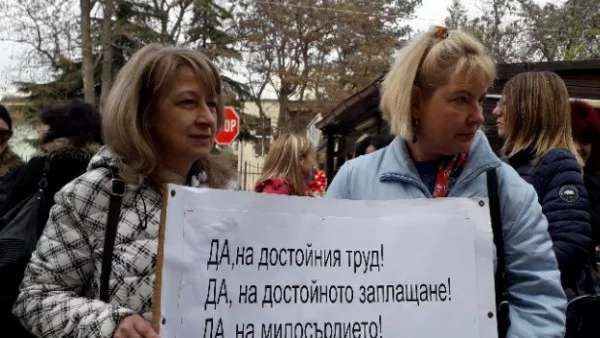 Продължават протестите на медицинските сестри въпреки предложените от МС заплати