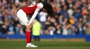 И Арсенал си изпати от "проклятието на Дрейк" (СНИМКА)