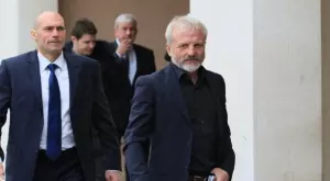 {{ otherArticle[0].article.title }}