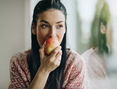 Как е по-полезно да ядем ябълка: със или без кората?