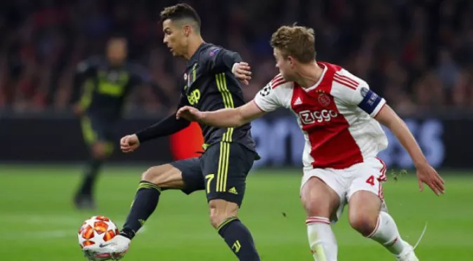 Елегантен гол на Кристиано Роналдо не бе достатъчен за триумф на Ювентус в Амстердам (ВИДЕО)