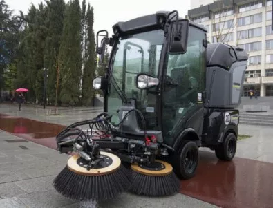 Нови машини за почистване на обществени пространства в Стара Загора (СНИМКИ) 