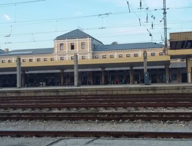 Отцепиха гарата в Пловдив, проверяват за бомба