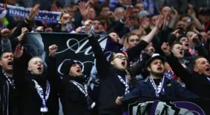 ВИДЕО: Фенове прекратиха дерби в Белгия