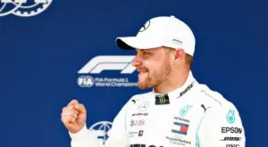 Ботас спечели квалификацията след оспорвана битка с Хамилтън