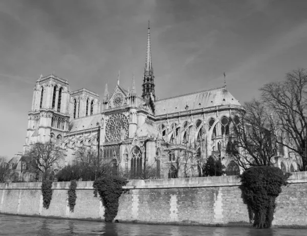Парижката "Света Богородица" - история на един храм, който надживя времето