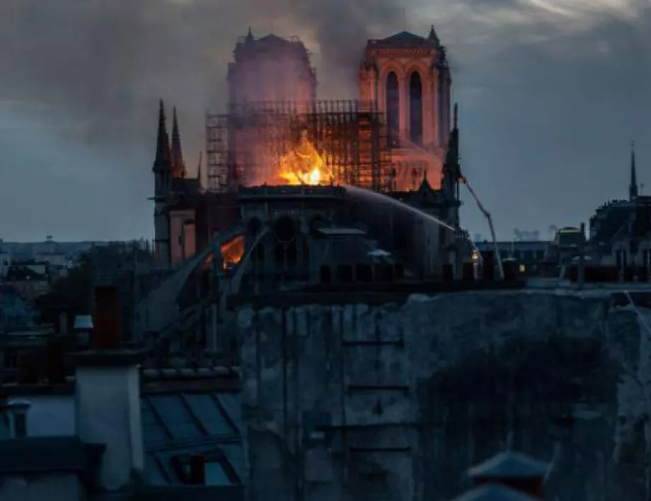 Поредни обвинения към властите в Париж за отравяне с олово заради Нотр Дам