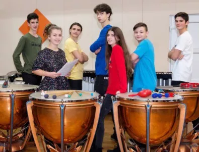 100 ударни инструмента на сцената на зала „България“ за детския концерт „Музикално пътешествие“