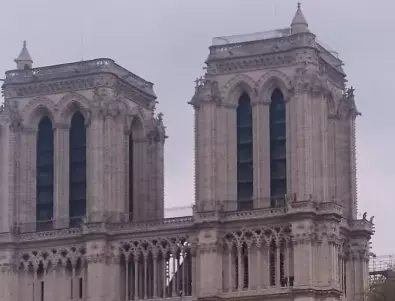 Разследващите работят върху версията за умишлен палеж на катедрала в Нант