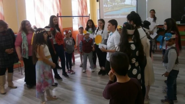 Бал на цветята събра доброволци и деца от уязвими групи в Русе 