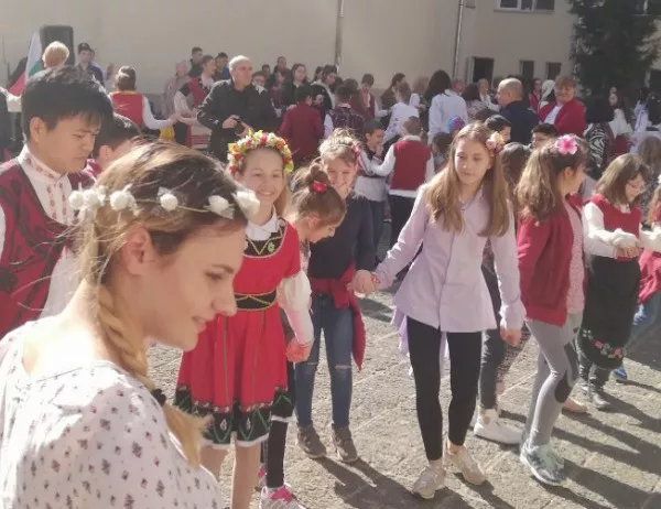 Над 400 деца и младежи се събират на фолклорен празник в Стара Загора на Цветница