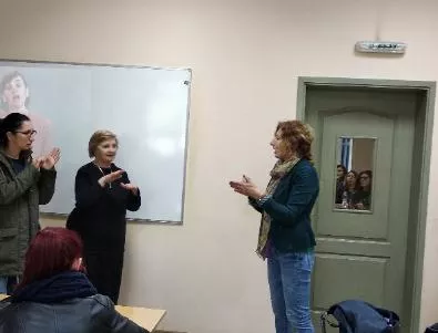 Студенти и социални работници от Русе овладяват жестомимичния език