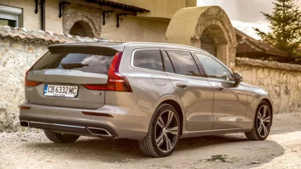 Volvo V60: Просторно комби с 4х4 вместо кросоувър (тест-драйв)