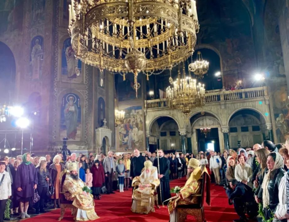 Нито един представител на президентството или Министерски съвет не присъства на празничната литургия в "Св. Александър Невски"