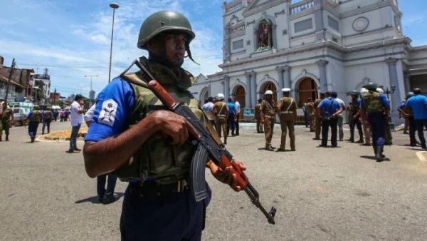 Шри Ланка налага национален полицейски час след бунтове