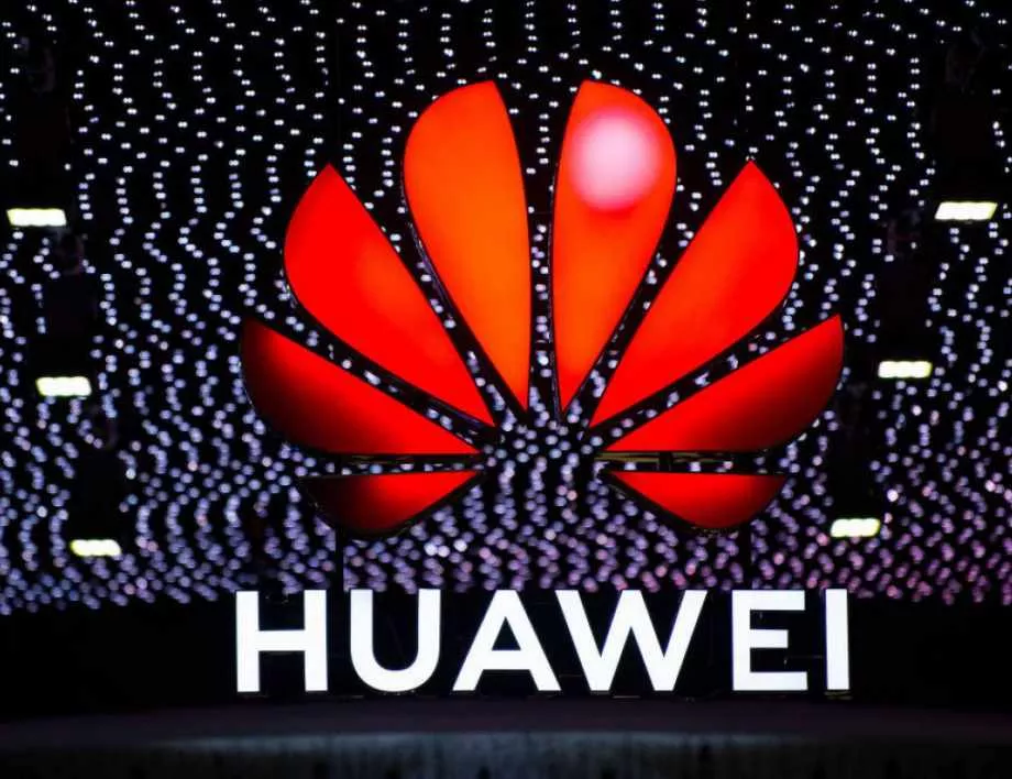Москва постели червения килим за Huawei и 5G напук на Вашингтон