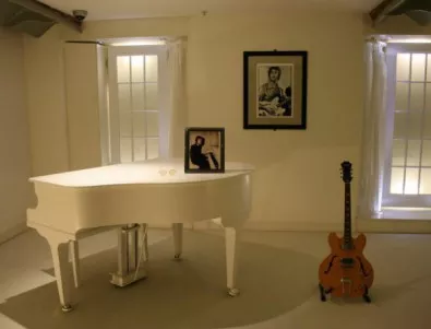 Продадоха пианото на Джон Ленън за 575 000 долара