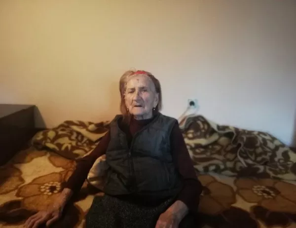 92-годишната Мария Станчева: Първото яйце се чупи на вратата на църквата