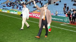 Чико Дерменджиев не е в кома, но остава в тежко състояние