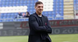 {{ otherArticle[0].article.title }}