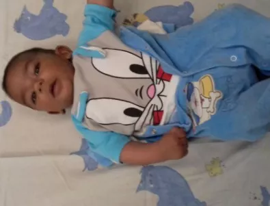 Изоставиха бебе на паркинг в Пловдив, полицията издирва родителите му