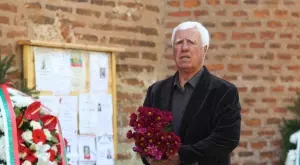 {{ otherArticle[0].article.title }}