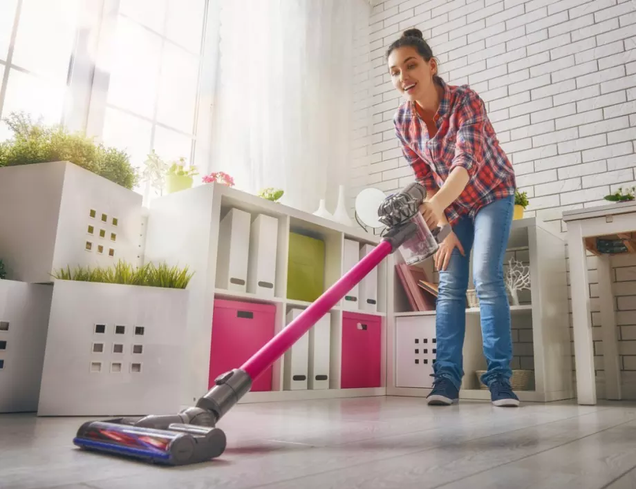 Поверия: Чистенето на дома след гости носи само неприятности. Ето в кой ден какво да чистите
