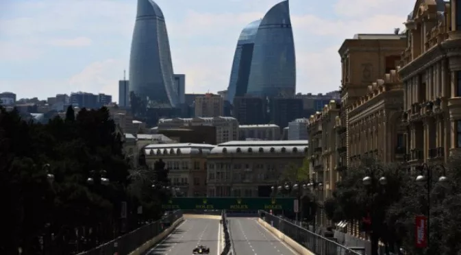 Куриозни проблеми провалиха първата тренировка за Гран при на Азербайджан (ВИДЕО)