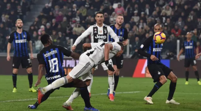 Краят на головата суша на Роналдо в Серия А спаси Ювентус в Дерби д'Италия